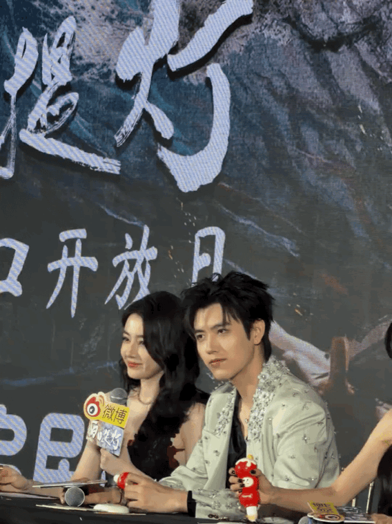 白日提灯官微回应没话题 哇哦！一整个爱住😜白日提灯官微就是段胥本人吧🥳心疼贺