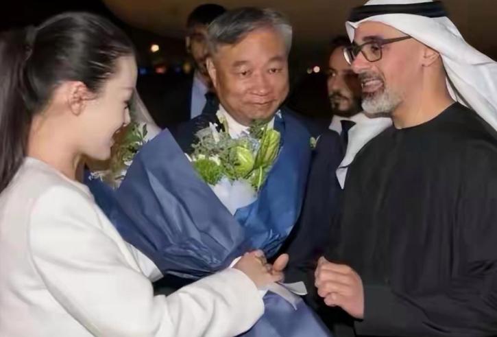 万亿资本连夜改道！阿联酋刚离开北京就动手，华尔街终于慌了
 
4月12日到14日