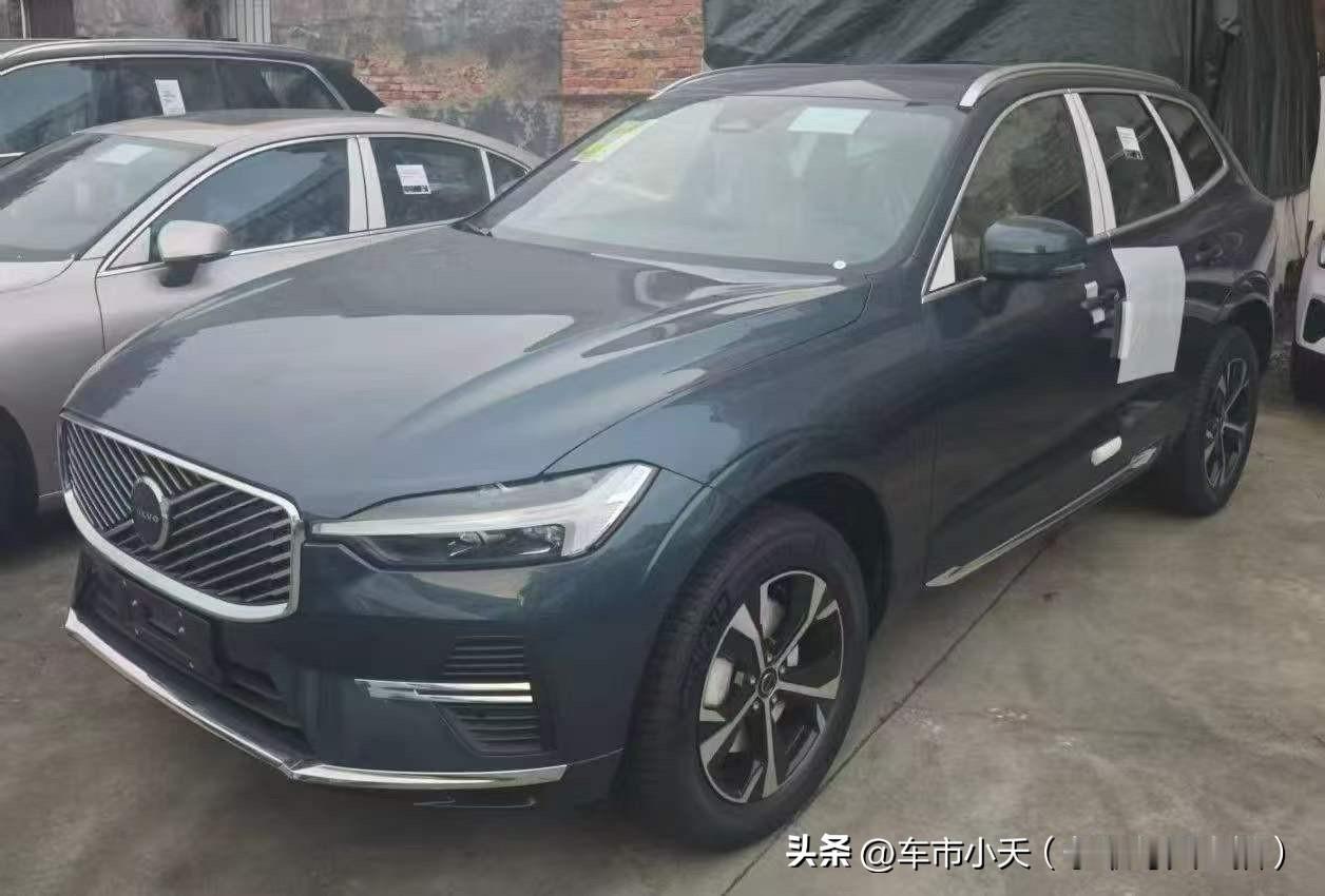 沃尔沃XC60现在一些不太常见的颜色，价格非常好。比如牛仔蓝、松湖绿，这个颜色的