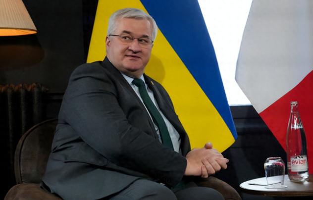 俄乌打了4年，乌克兰是真扛不住了，急急忙忙求土耳其帮忙牵线，让泽连斯基和普京见个