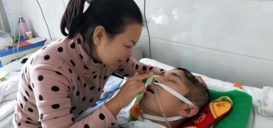 “泪目！”2019年，河南一男子为救3岁小孩不幸摔伤，短暂清醒后只说了一句话：孩