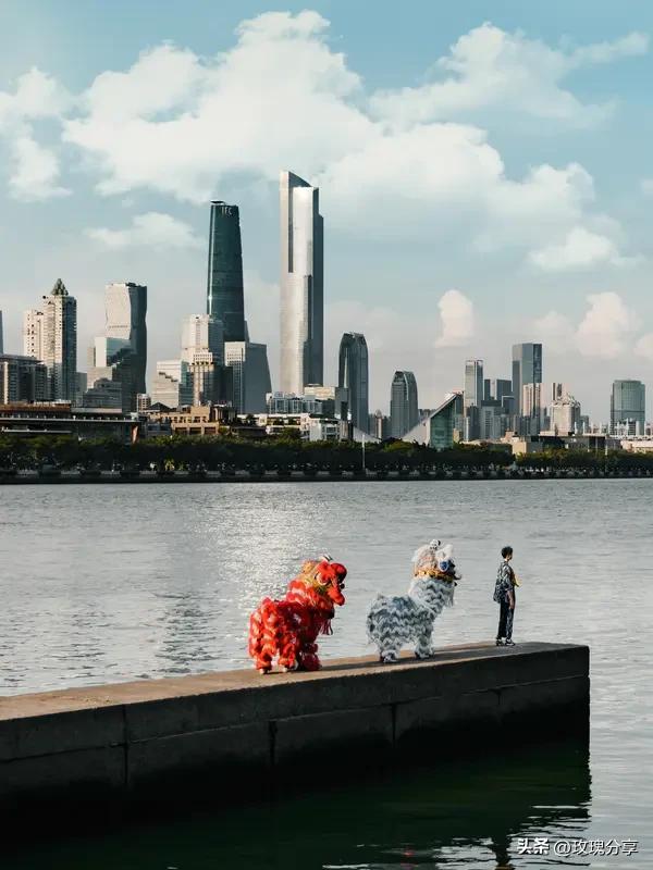 婚姻中，沟通与包容至关重要。两个成长背景不同的人共同生活，摩擦在所难免。我朋友的