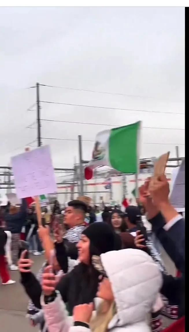 突发新闻：抗议者封锁美国达拉斯的交通

据报道，示威者正在阻塞达拉斯的交通，要求