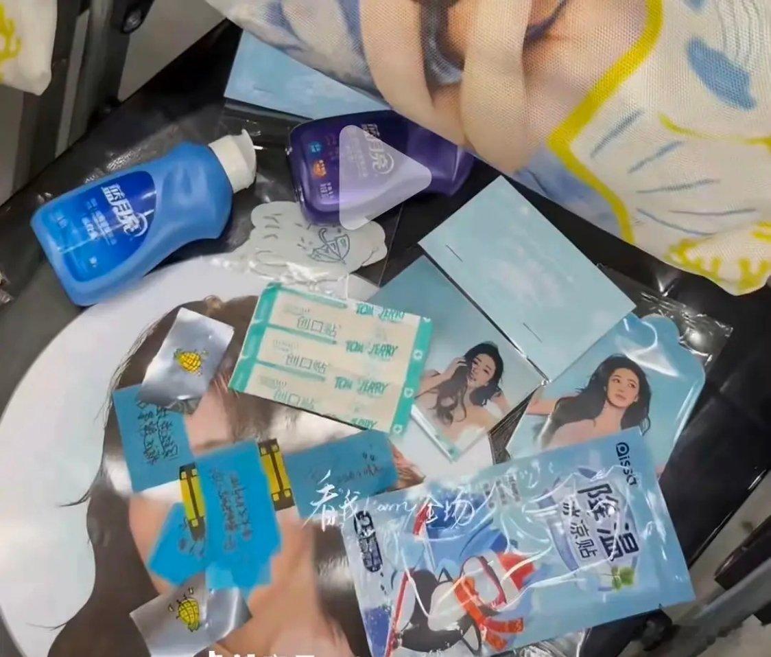 白鹿的伴手礼居然要三万多 也太爱粉丝了吧 