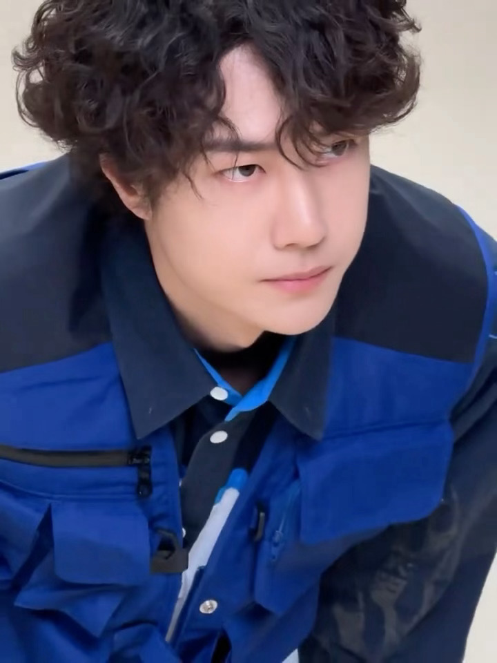 王一博  抖更新live图ugg全球代言人王一博