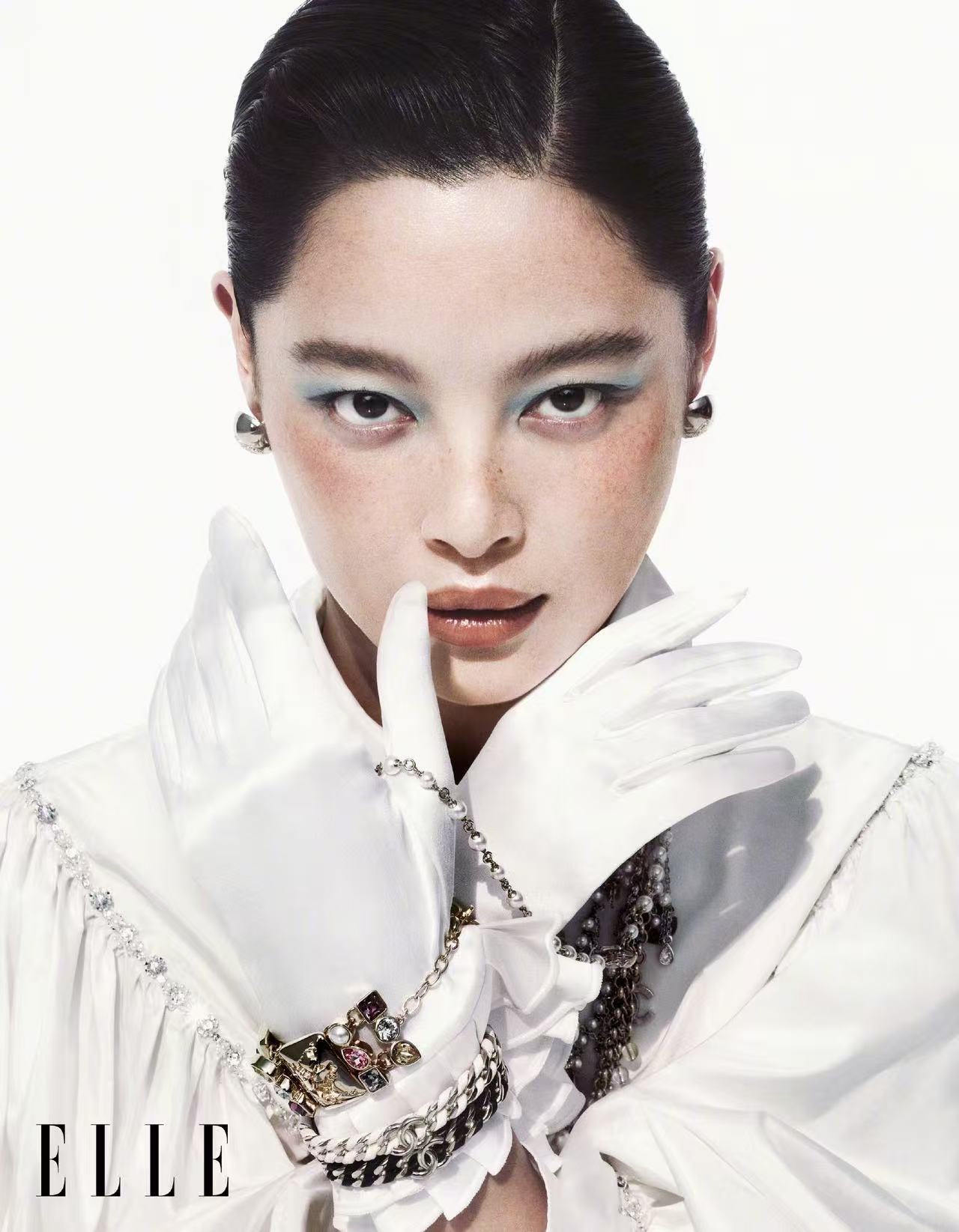 辛芷蕾香奈儿女郎辛芷蕾身穿香奈儿出镜elle十一月新刊辛芷蕾身穿香奈儿出镜ell