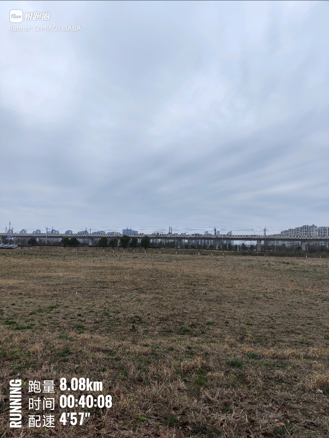 同学们早ﾉ☀又到了金陵最好的跑步季节，温度刚刚好，空气凉爽湿润，而黄土高原这个时