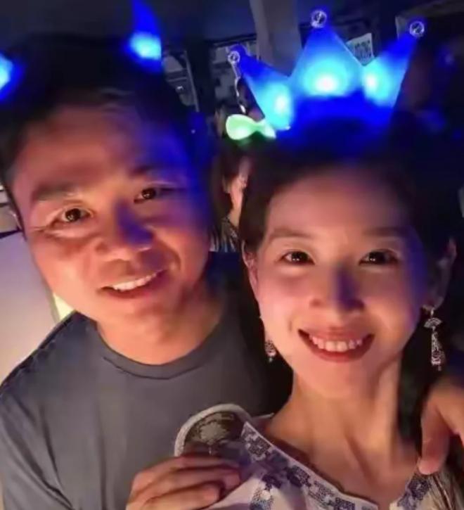 很多人都和我有一样的困惑：刘强东到底图什么？

论财富，他的身家早已够三辈子挥霍