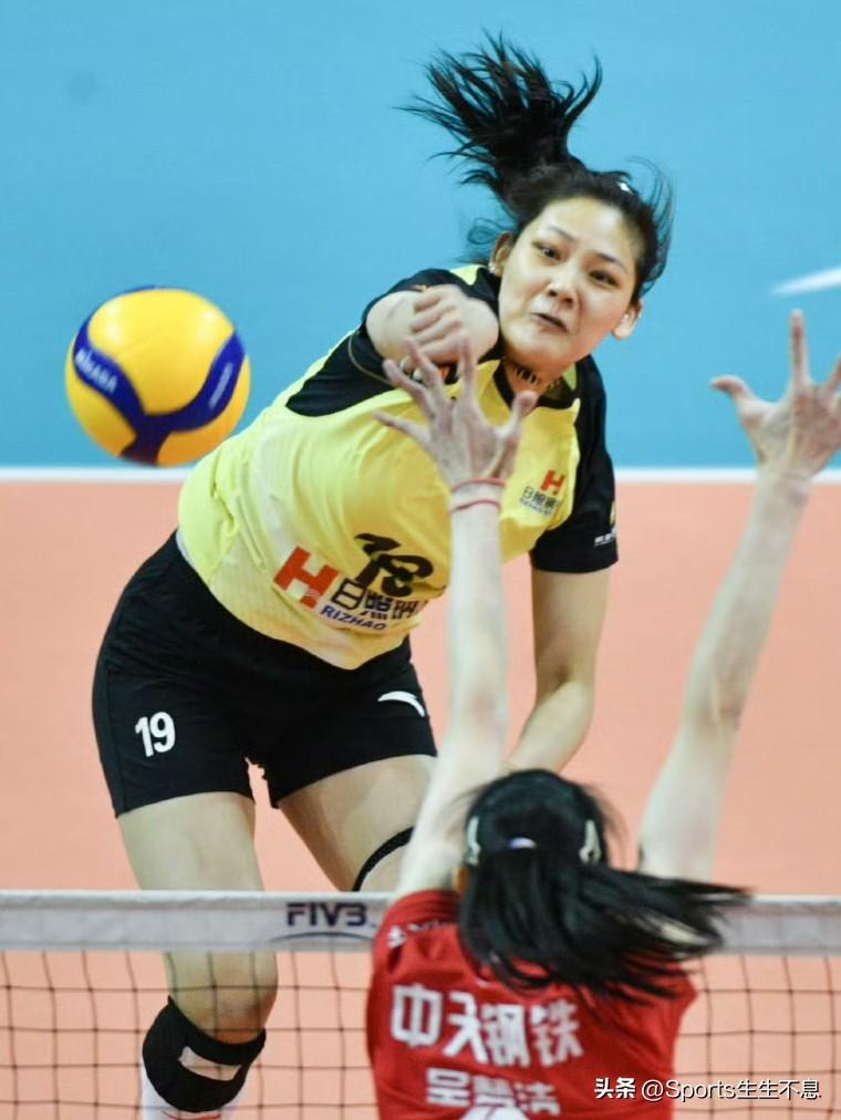 上海光明优倍、江苏中天钢铁迎来两连胜。
中国女子排球超级联赛季后赛第二轮最新战报