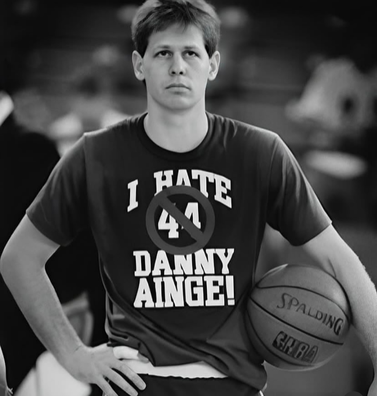 他是谁？Images via donthinkdifferent 