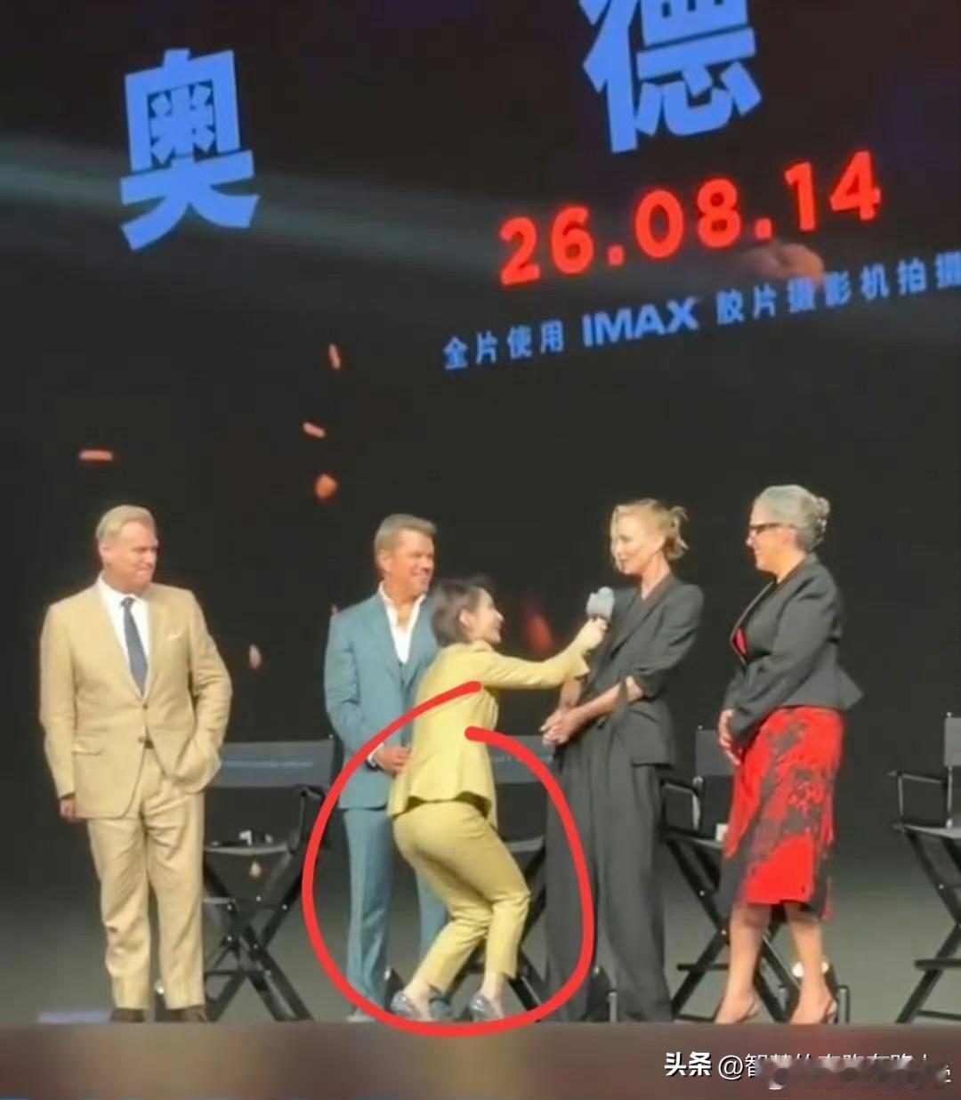 说真的，谁也没料到奥德赛电影的热度比不上一个女主持人的递麦动作…… 上海陈璇……