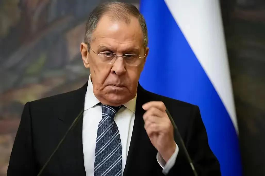 很多人还搞吞并灭国那一套呐，思维落伍了！
弄几个代理人，土地一租，资源一开采一卖