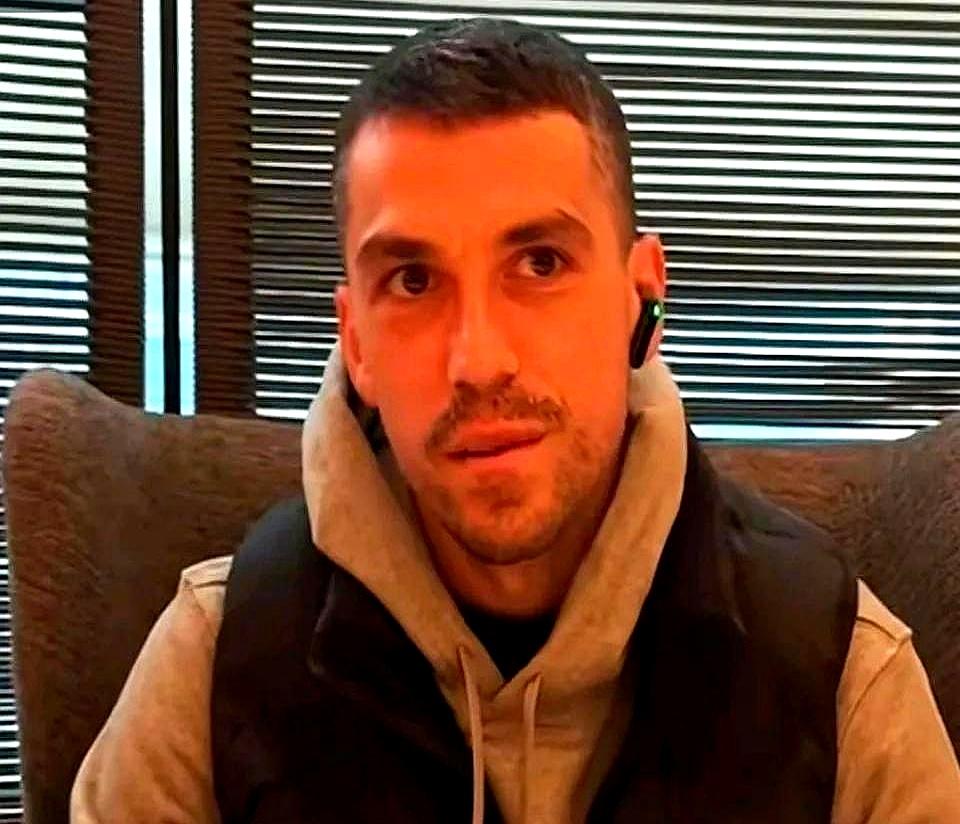 斯坦丘回中超直接炸了：有些中国年轻球员，练完两小时拔腿就走！
他自己在意甲热那