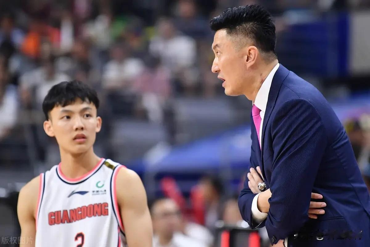 各位都错怪杜锋了，他让徐杰打无球，当3d，其实是用给郭士强看的！

因为杜锋知道