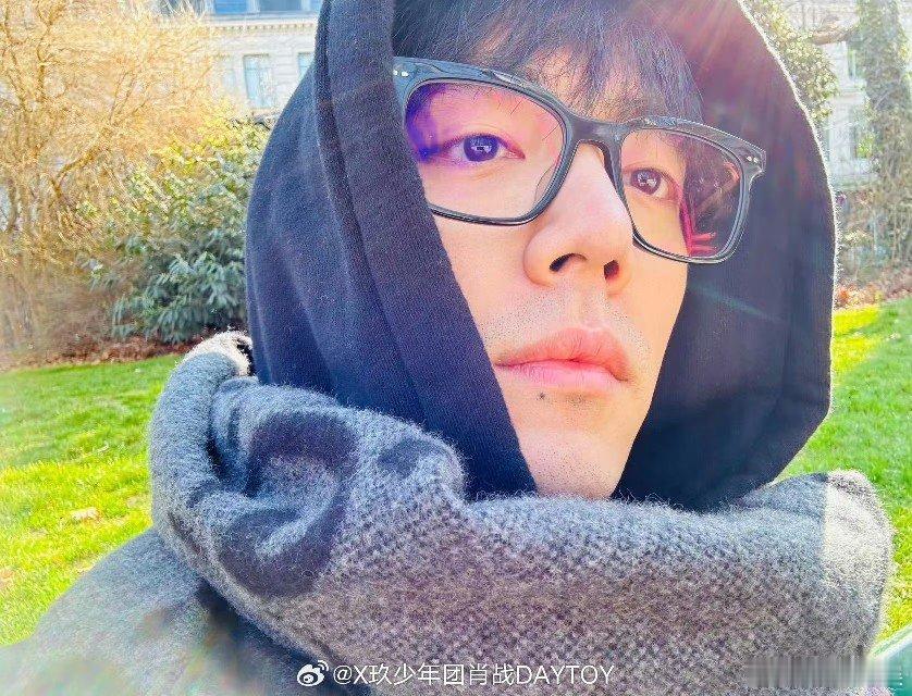 #肖战易烊千玺今天都营业了# 肖战易烊千玺今天都营业了，粉丝的我狂喜 ​​​