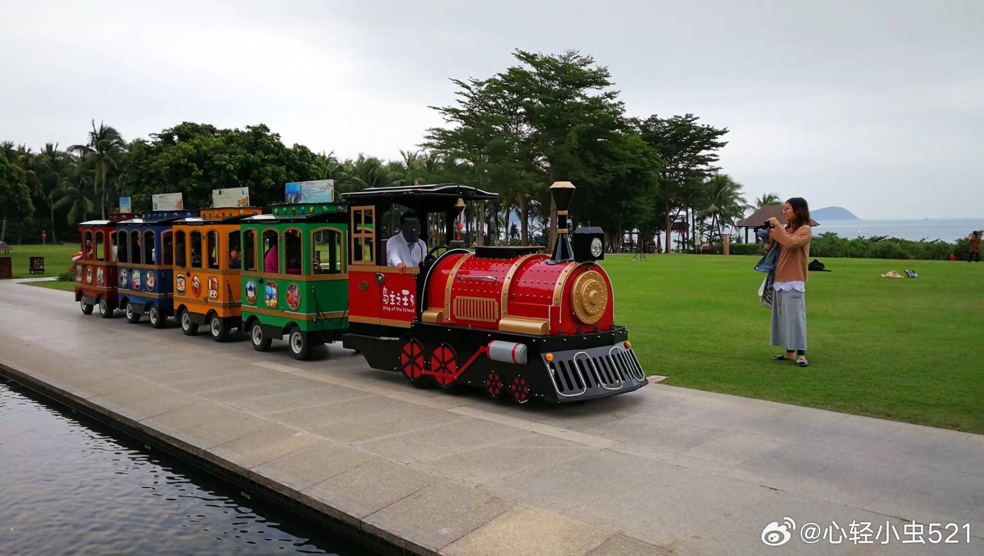 我们终其一生，是学会正确看待和我们不同的人，然后在不慌不忙中做自己。      