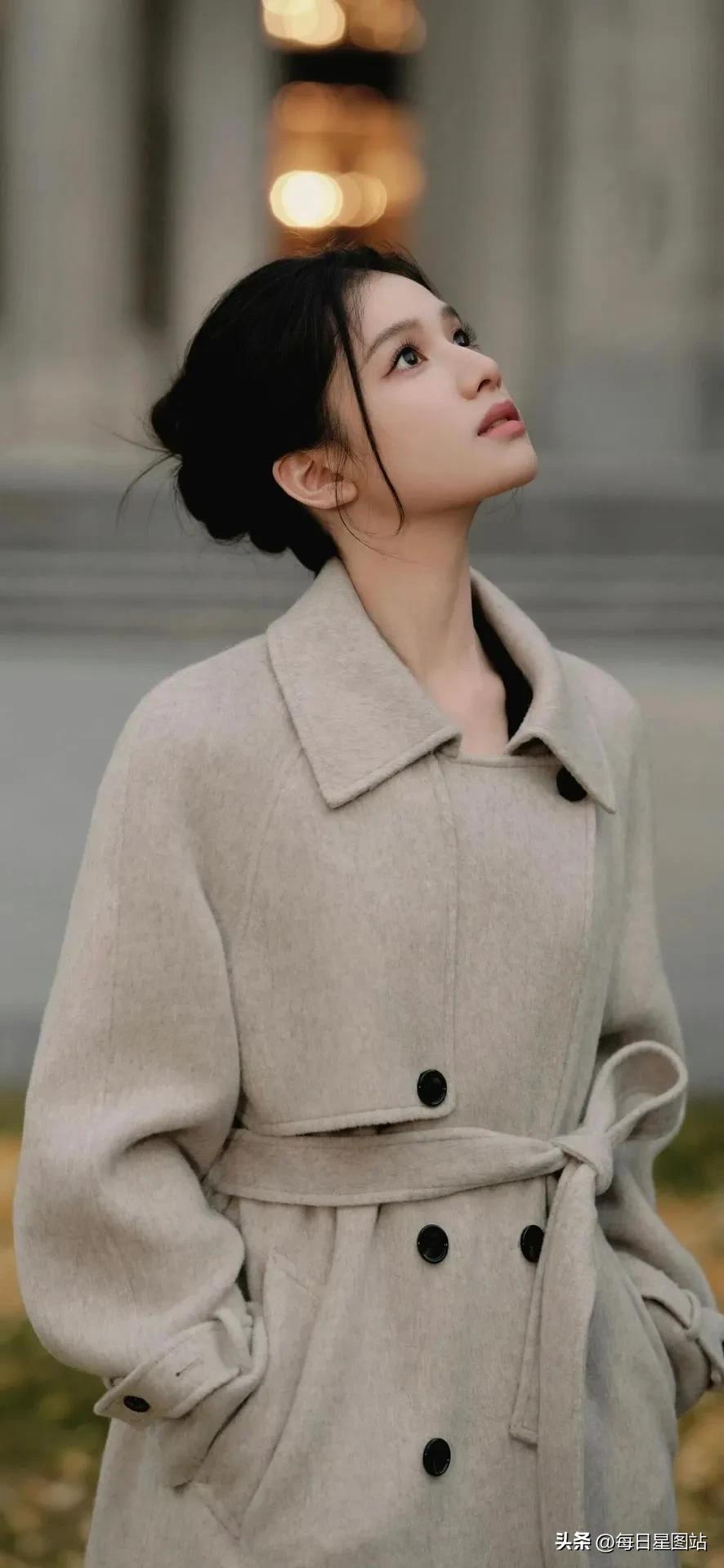 张婧仪高清写真鉴赏张婧仪看秀穿搭 张婧仪礼服