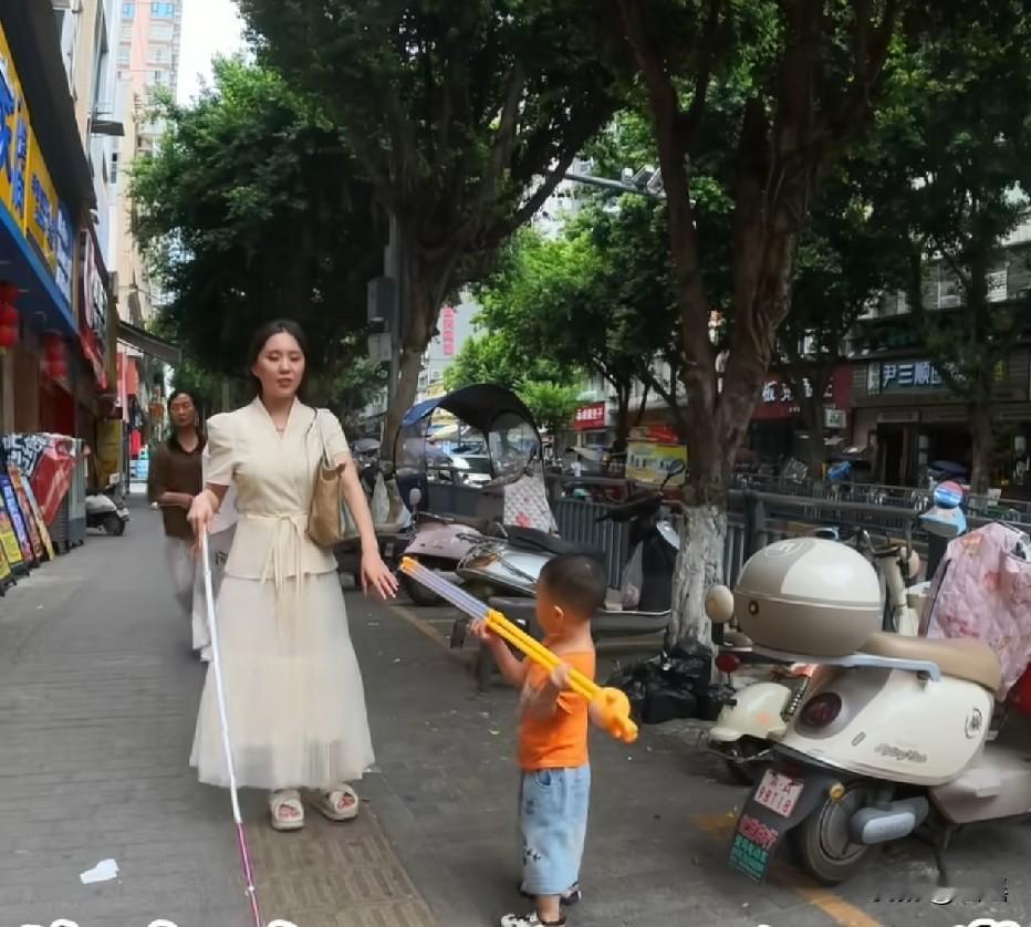 科技在发展，医疗技术越来越好，不出三年你一定能重见光明