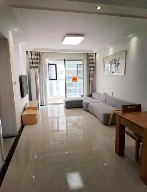 买房选新房还是二手房，需综合多方面因素考量。

新房优势明显。户型设计新颖，像玄