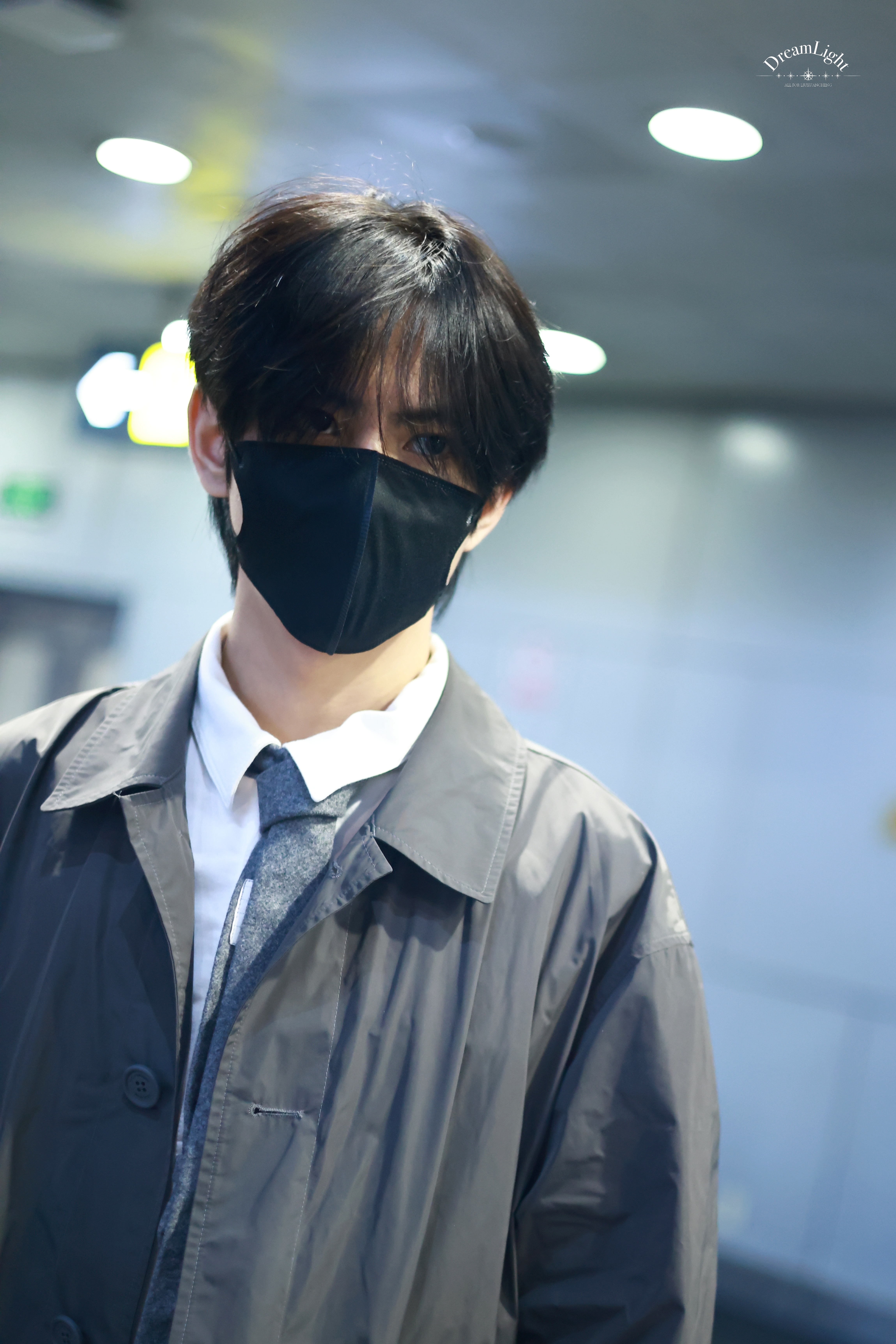 刘轩丞 × 巴黎时装周 演员机场出发路透，受「F 风尚志」邀请即将开启个人首次海