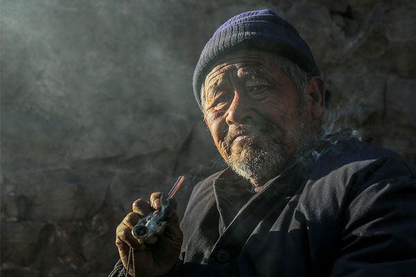 古往今来，智慧在民间流传，以下是从老一辈口中精选的20条人生箴言，它们如同明灯，