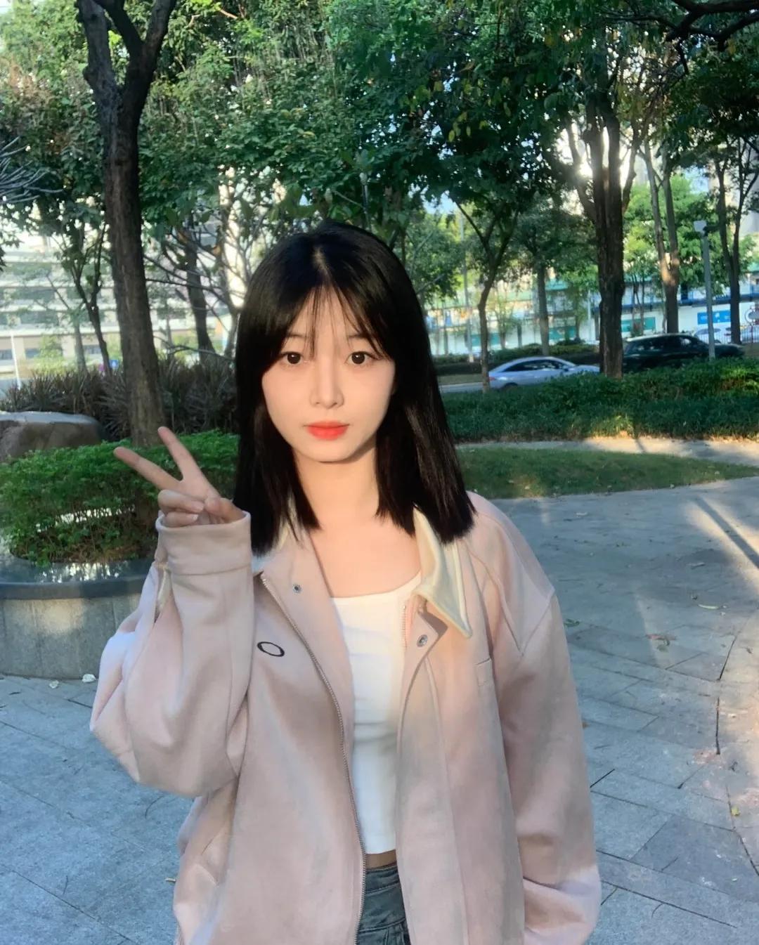 精神病遗传吗？
我表妹家儿子处了一个对象，他们是同学，在大学就谈恋爱了，现在都上