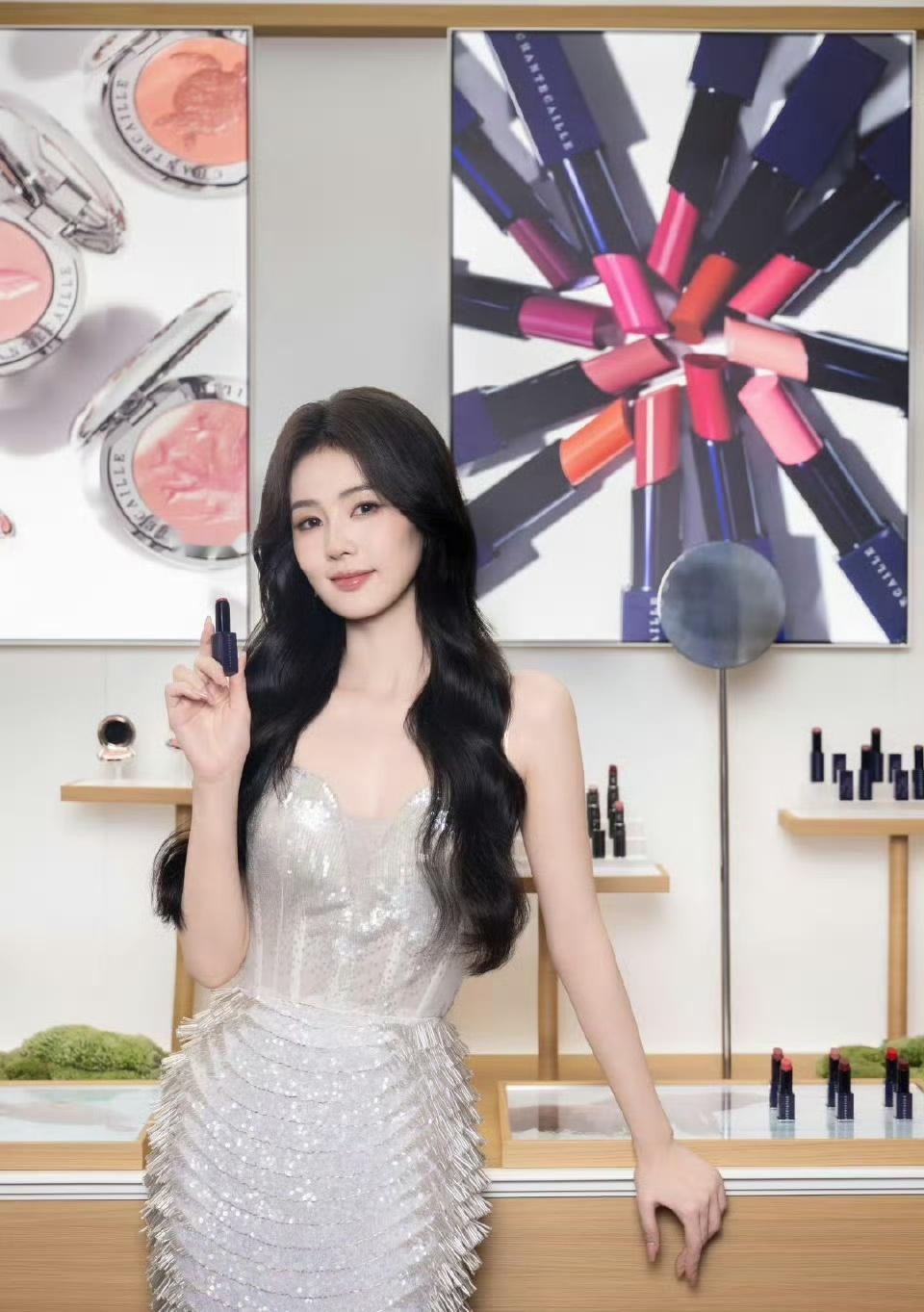 白鹿的颧骨也是收不住了[doge] ​​​