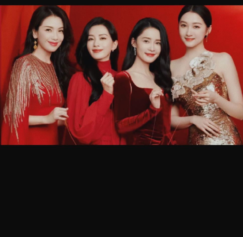 春晚四大美女，左边关晓彤，右边刘涛，中间两位是谁啊？