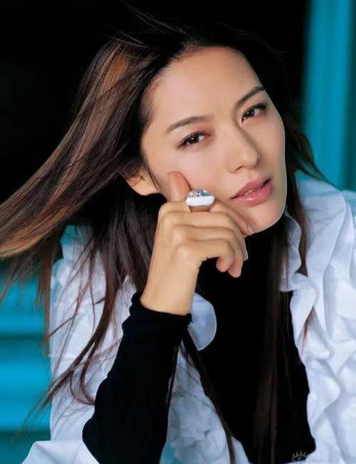 2007年，马艳丽正在德国筹备时装发布会，突然接到了助手的电话：“艳丽姐您的丈夫