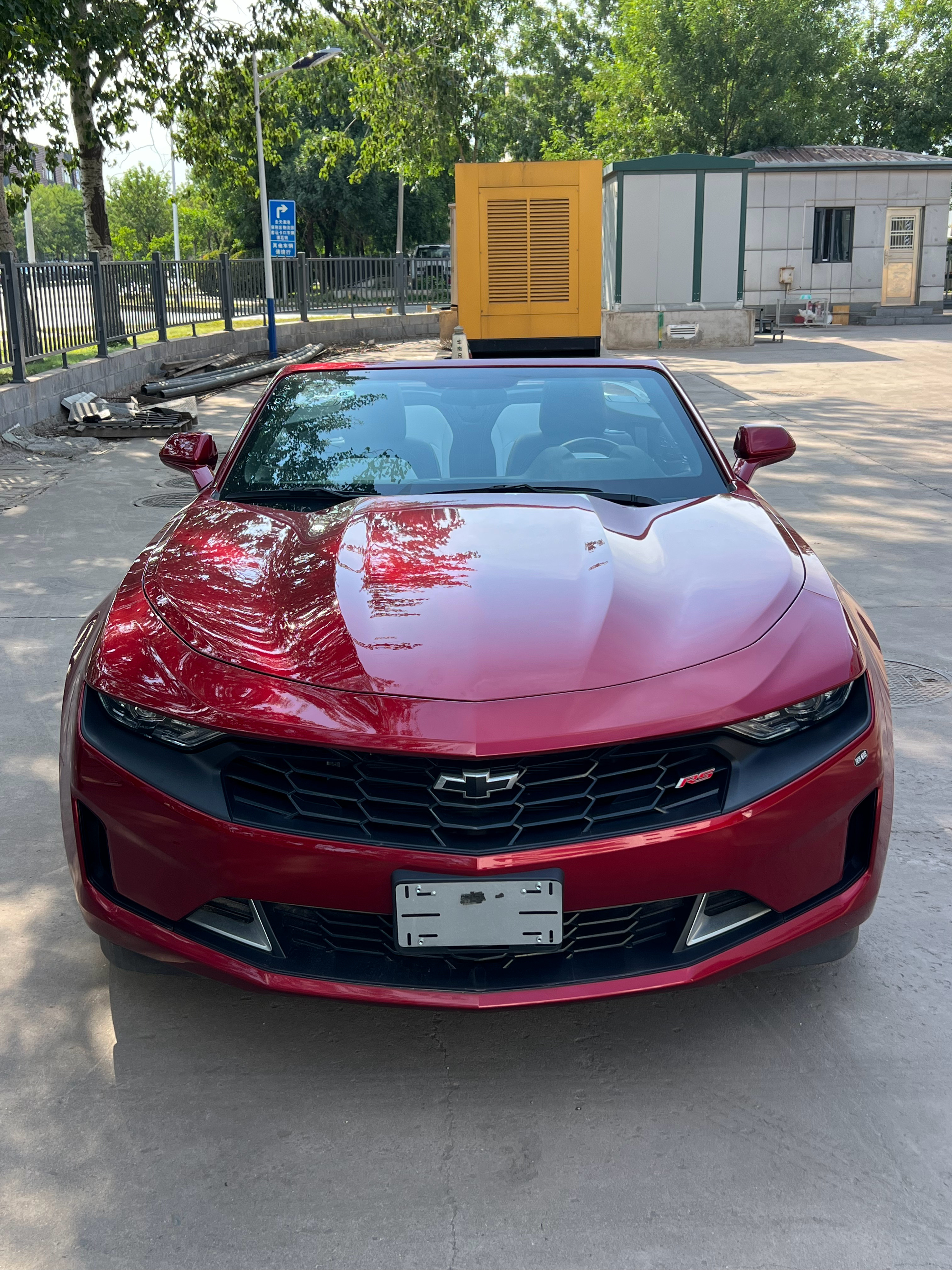 最近接到了十几个关于敞篷科迈罗的咨询但是这车已经售罄了，再也无了恭喜大哥脱坑 