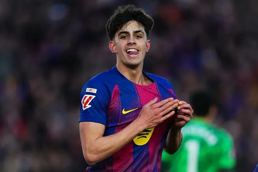 国王杯半决赛次回合，巴萨3:0马德里竞技，18岁的中场小将马克·贝尔纳尔梅开二度