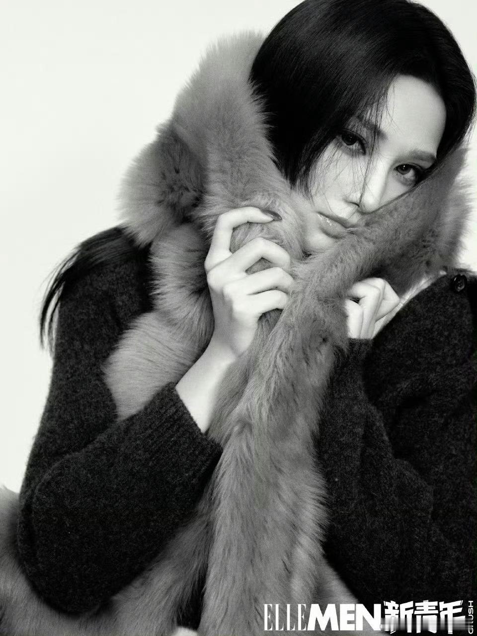 彭小苒登纽约时代广场大屏   生日惊喜天花板来了！时代广场大屏放彭小苒颜值混剪，