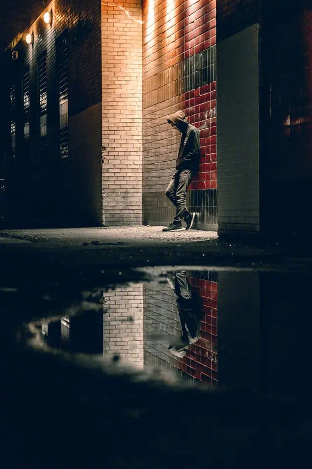 思考时，要像一位智者；但讲话时，要像一位普通人。——卡耐基《人性的弱点》 