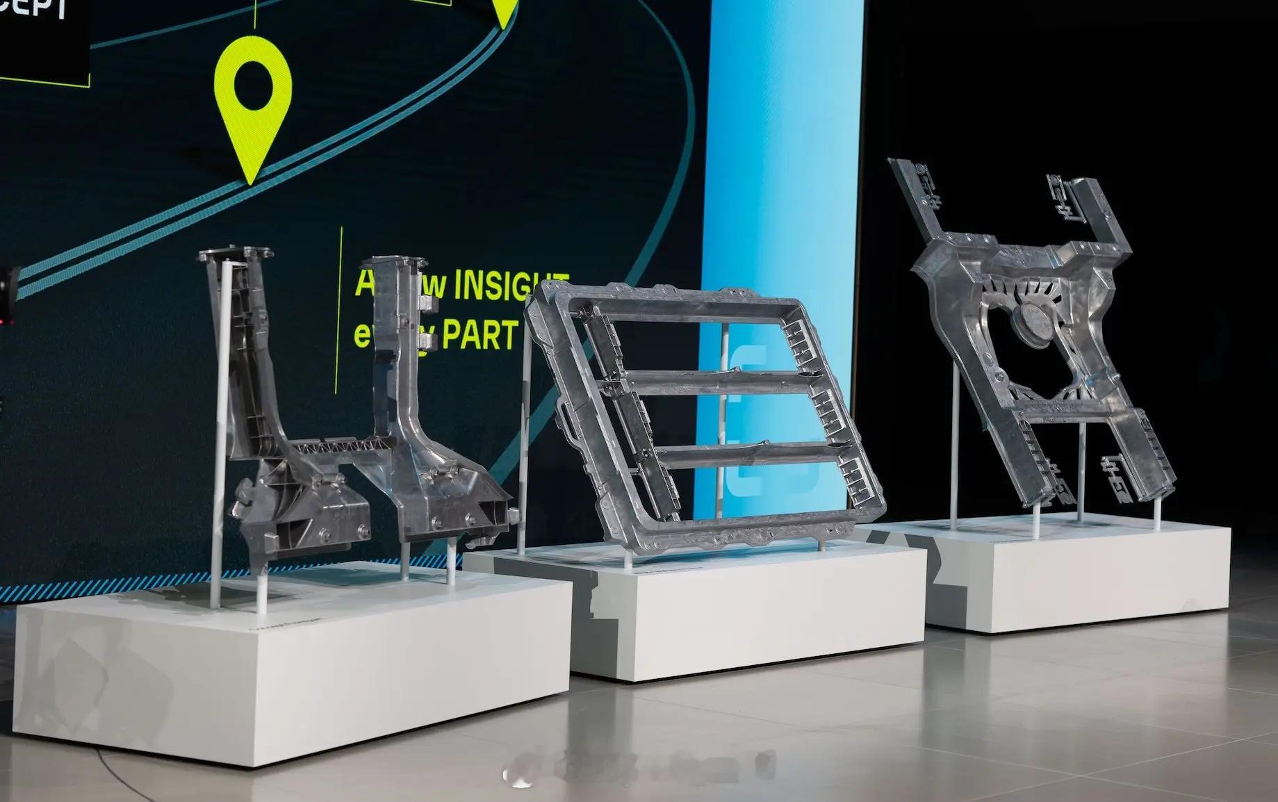 大众也要赶上来了这是他们的第一阶段作品：头、尾、中央电池包框架其中电池包框架1.