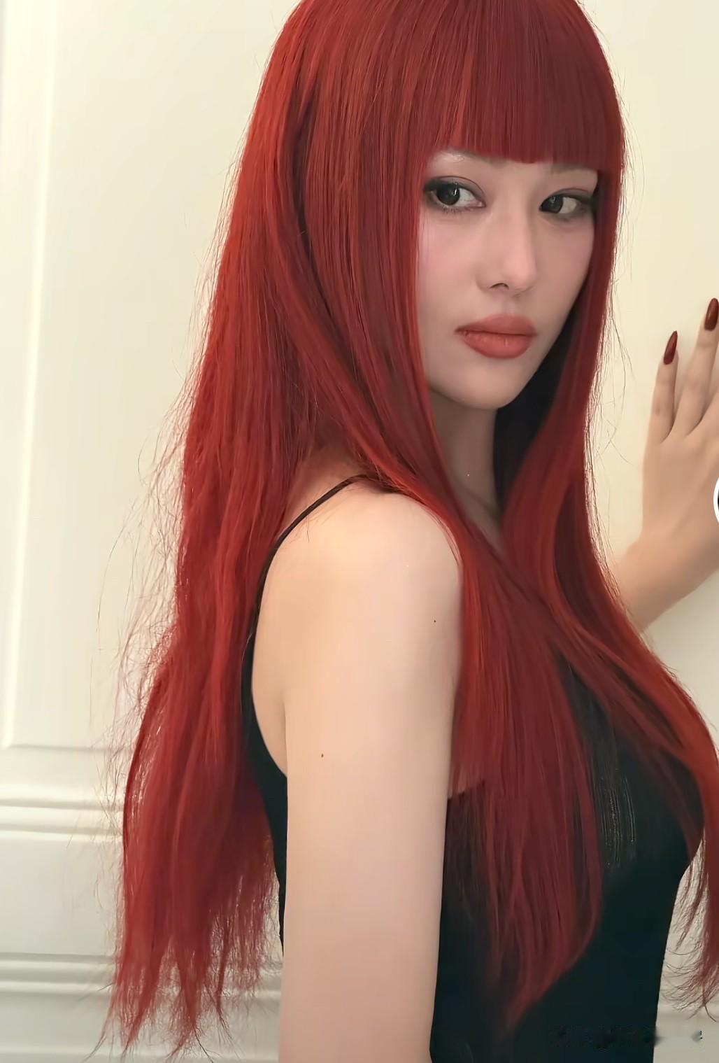 以前真没发现，现在发现张馨予确实有一股子风尘味，尤其这一套造型，看着没有一点军嫂