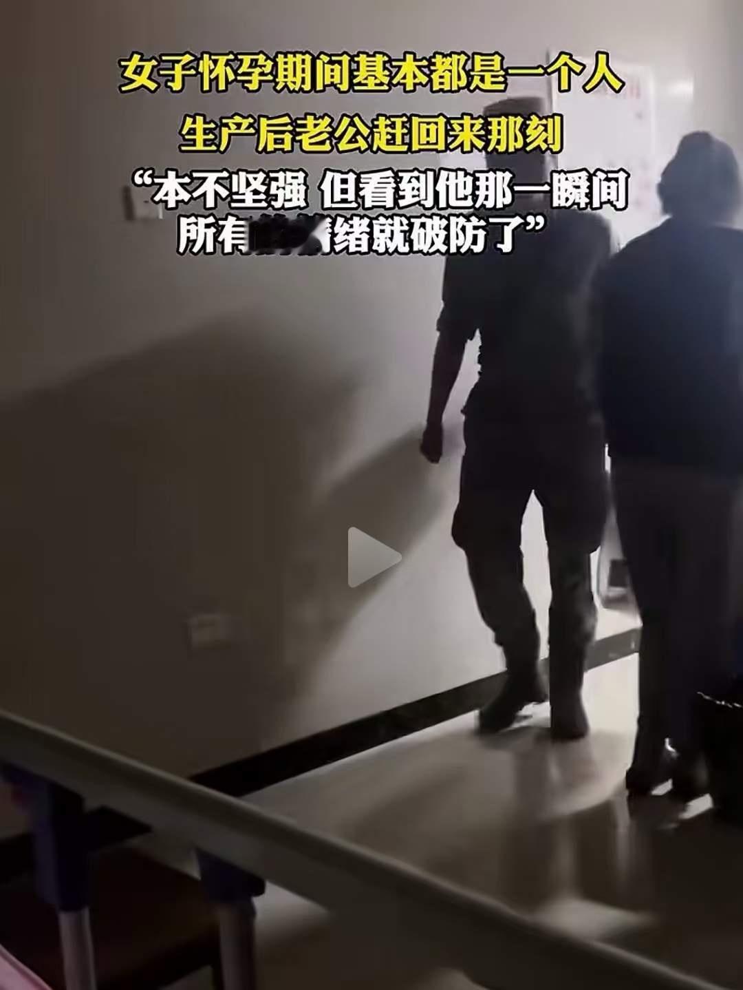 她的眼泪，仿佛是长时间压抑的情感突然找到了出口。那一刻，所有的孤独、期待、失落，