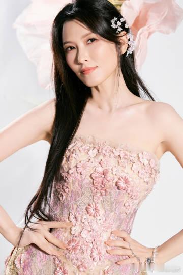 徐洁儿徐洁儿半百的少女徐洁儿半百少女自律和好心态，造就了徐洁儿满满的少女气质 