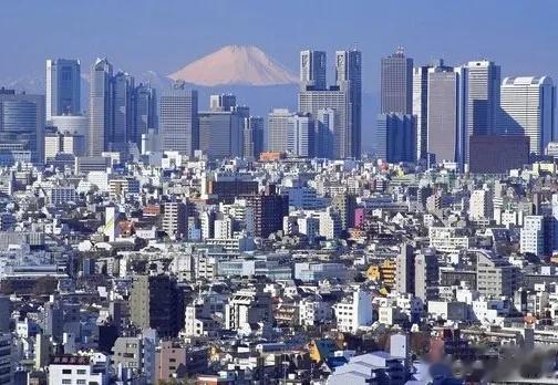 为什么说上世纪90年代的日本房地产泡沫是一个具有戏剧性和破坏性的事件？

日本房