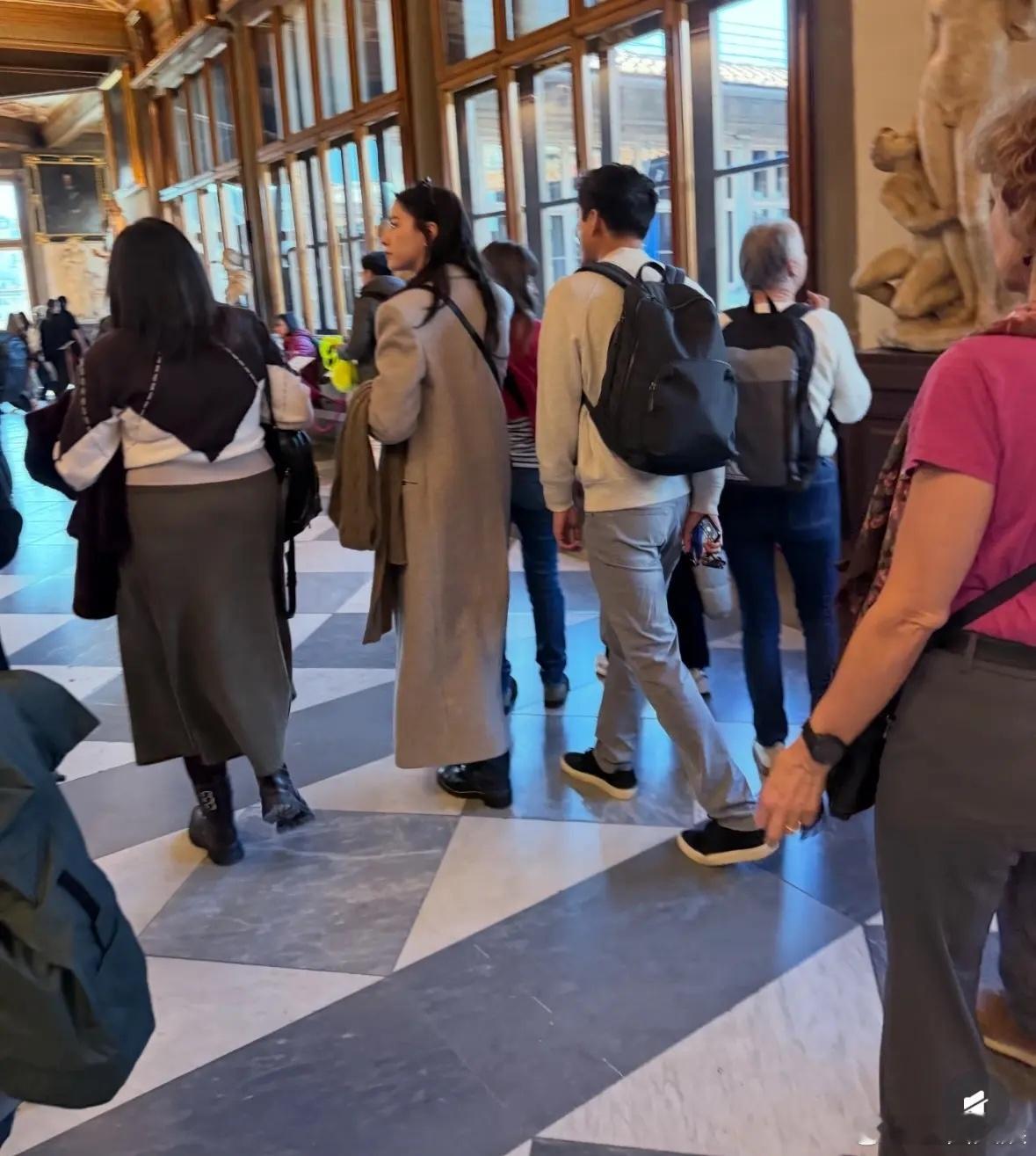 霍启山娜然还在一起霍启山娜然新同框 霍启山娜然同游意大利，好配 