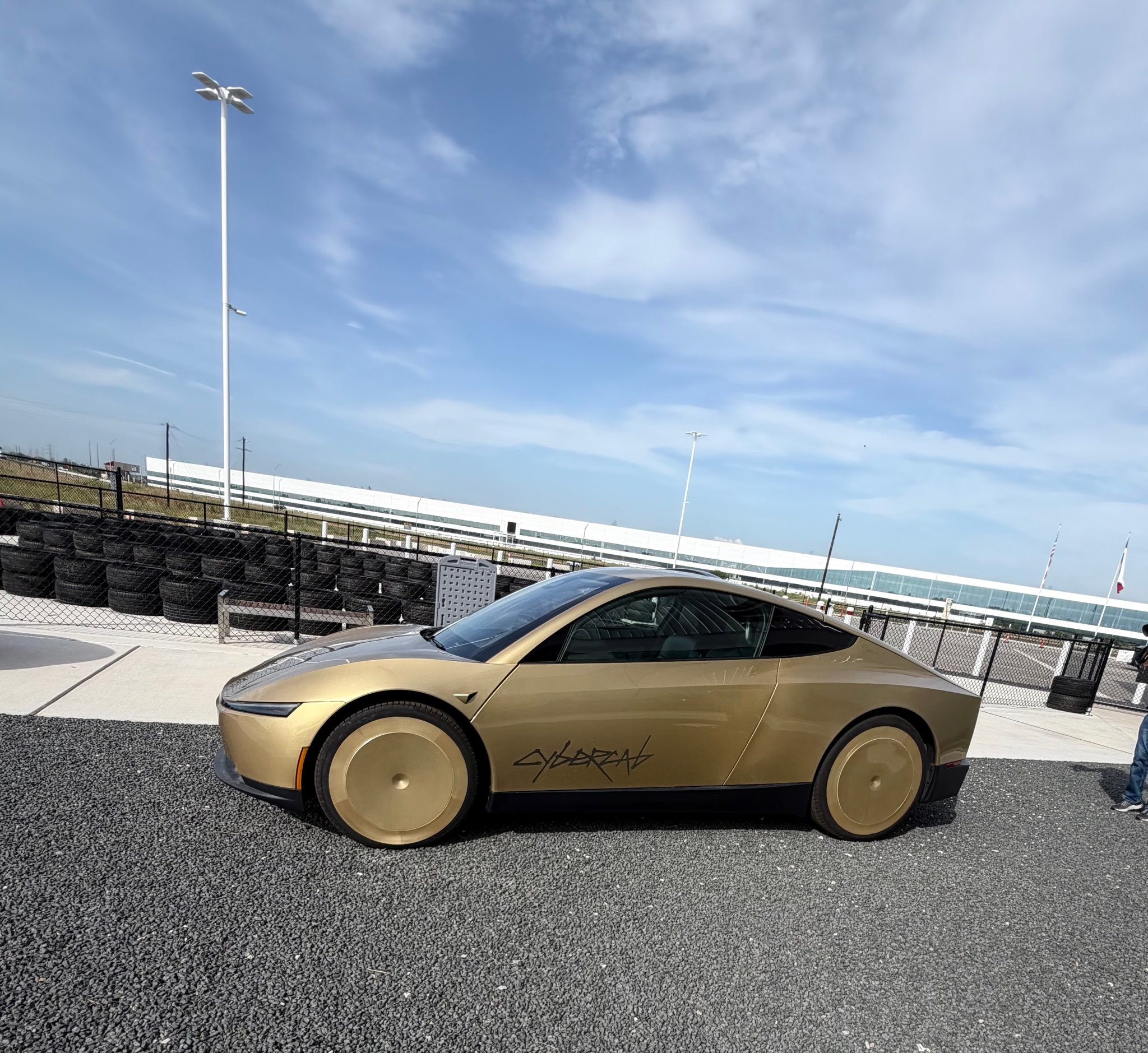 特斯拉宣布Cybercab将内置星链V5，打造原生卫星联网Robotaxi7月2