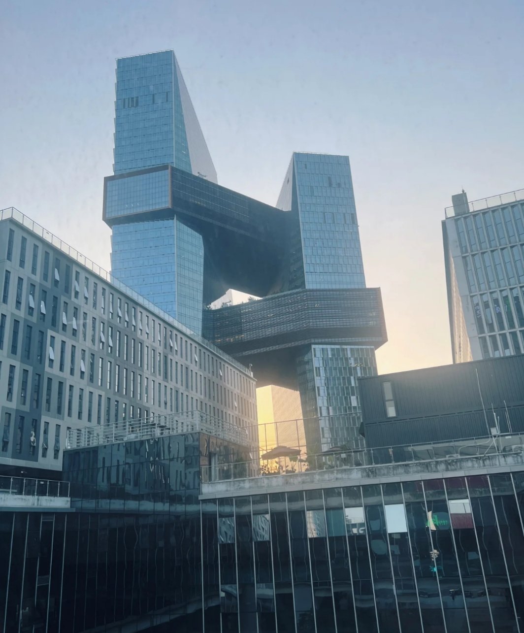 外国人为啥都在排队抢购中国货主要是性价比，中国供应链稳如泰山，规模化，挡不住性价
