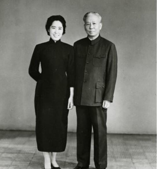 刘少奇1969年去世，骨灰撒海实现多年夙愿，王光美感慨道：你终于如愿以偿了！
1