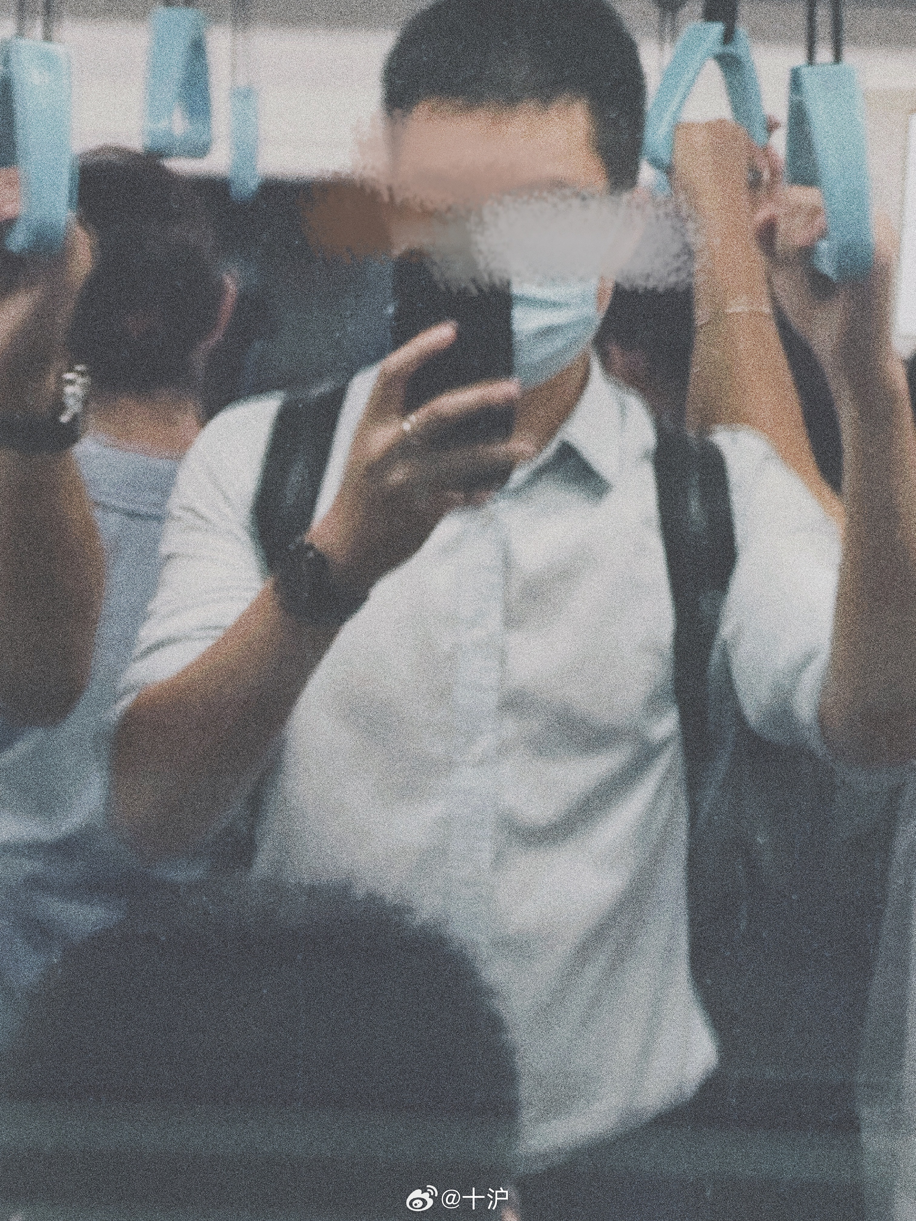 下班的中登，噔噔蹬～ 
