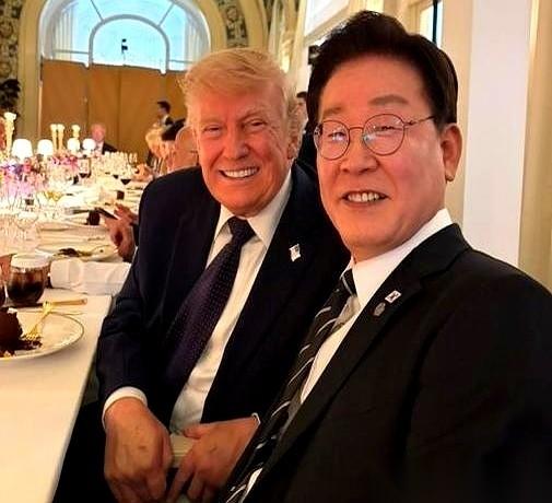 在这段关于法国G7峰会的事件记录里，一支被人用过的旧签字笔，成了比国际大事还要抢