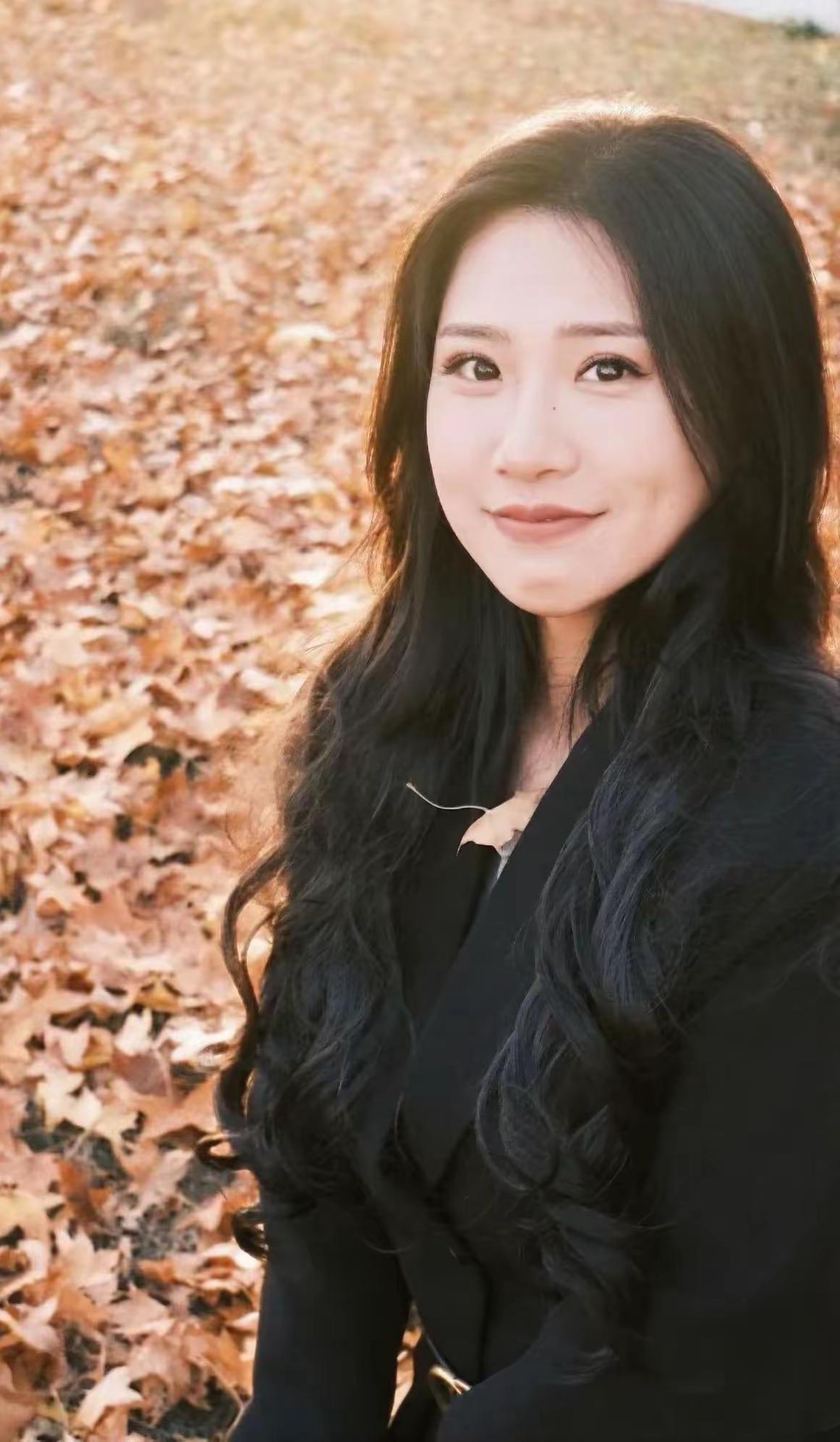 ​智者争朝夕，愚者争虚名。牛耕田马载人，各尽本分何须比快慢？日月轮转昼夜交替，本