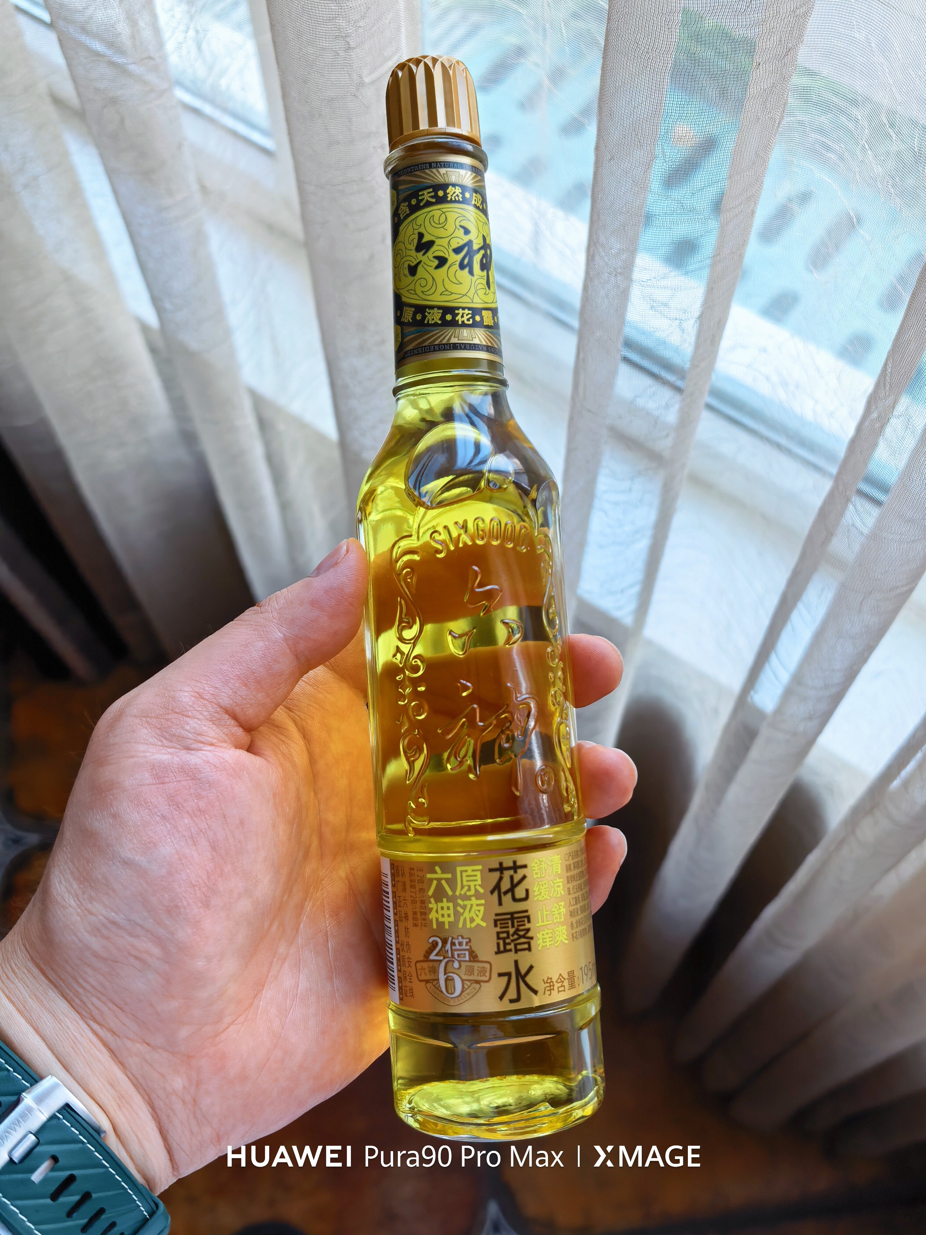 原来六神花露水还有金色的 还给了香薰棒  这要把家都搞成六神味啊小时候的东西以我