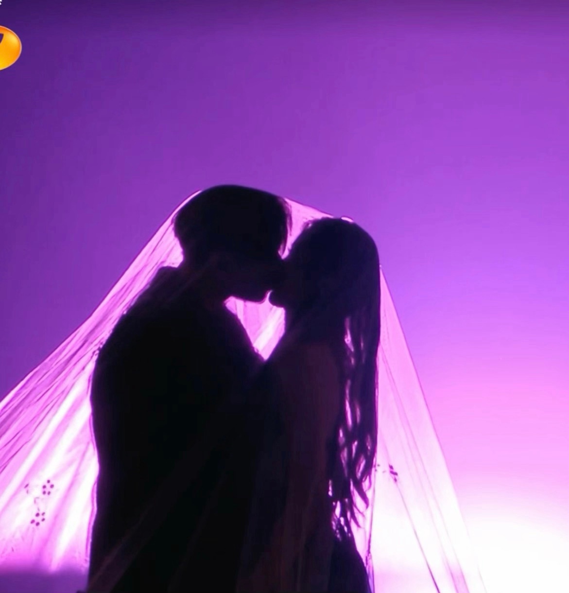 黄子韬徐艺洋舞台亲了黄子韬徐艺洋舞台亲了黄子韬徐艺洋头纱接吻湖南卫视跨年演唱会