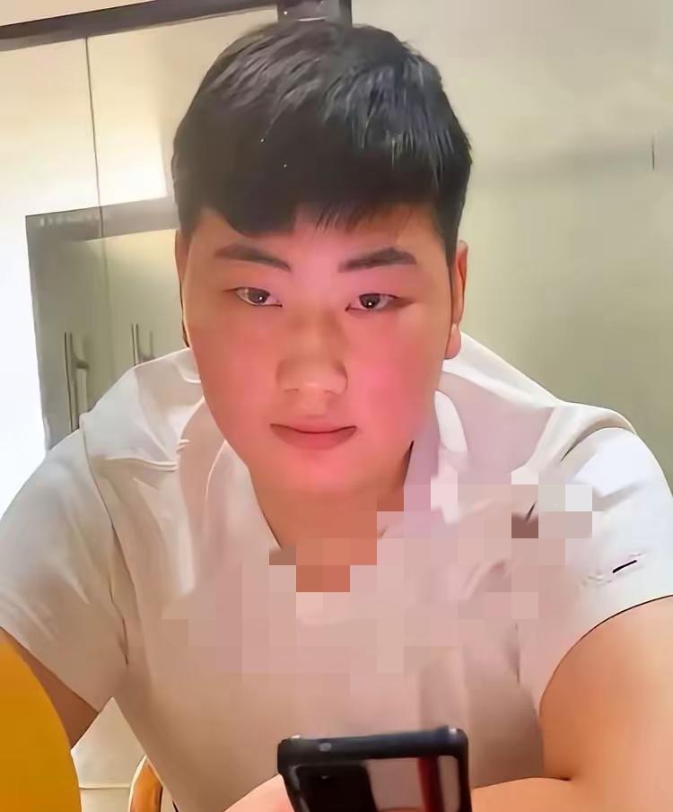 看似躺平惹人羡慕，朱小伟闲适生活藏着真相反差
不用打卡上班，不用周旋职场人情，种