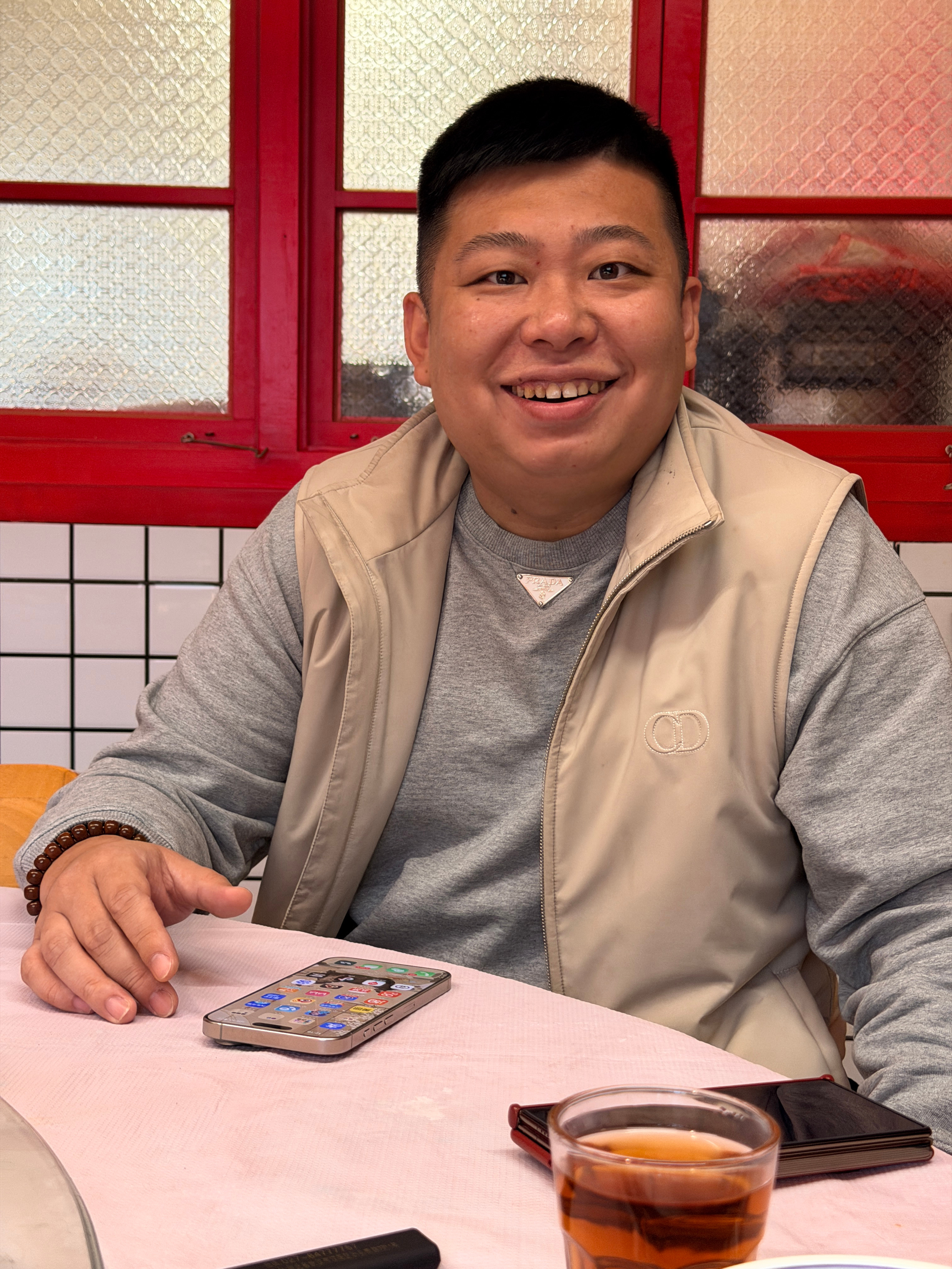 我问王哥：你们媳妇在看《逐玉》吗？王哥：足浴？洗脚的吗？这天没法聊了………… 长