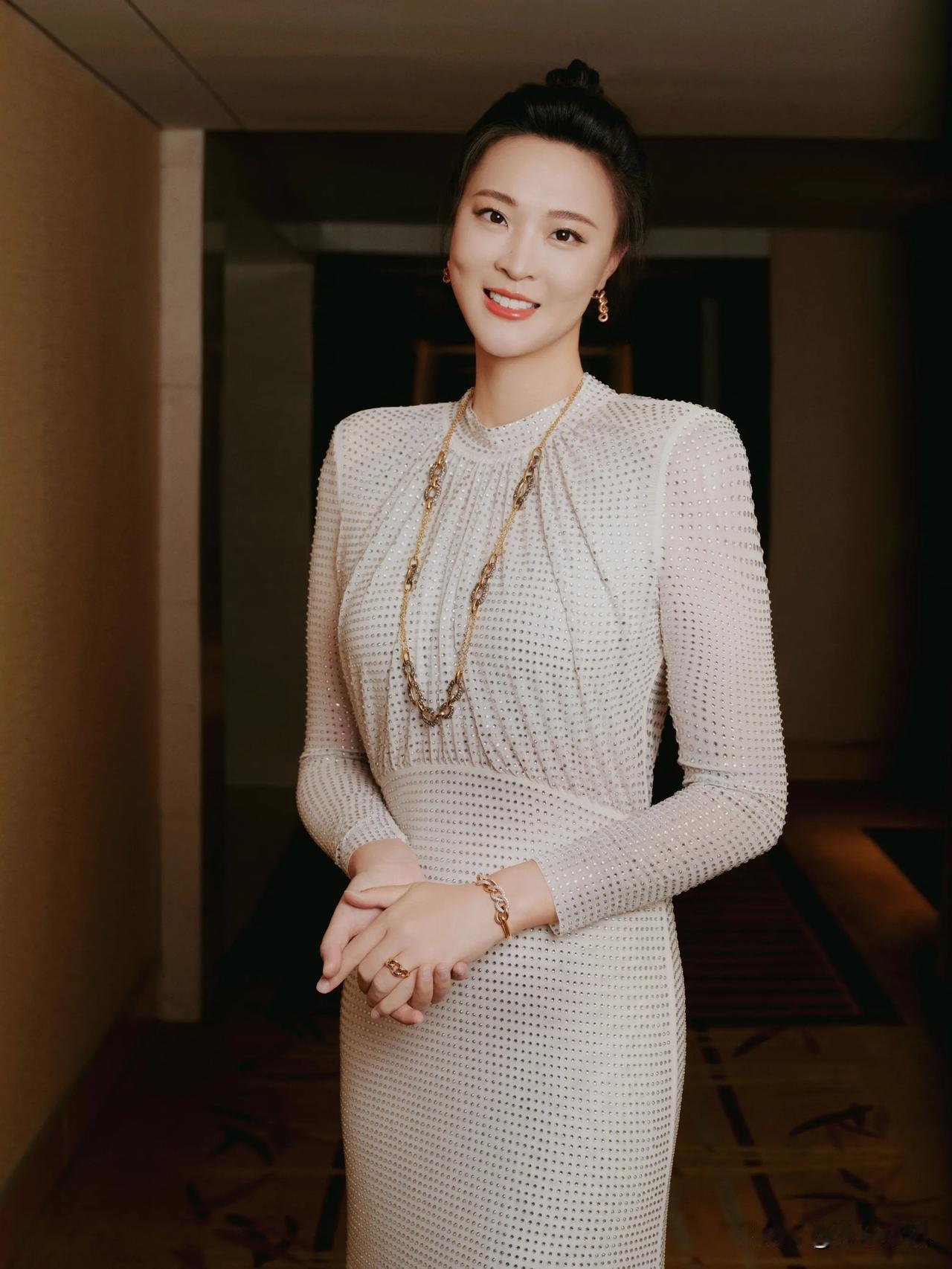 中国女排，惠若琪，是一个让人不得不喜欢的排球运动员，一直以来，兢兢业业打球，球员